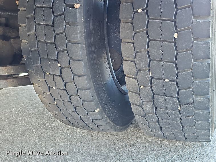 image for item DQ1194 1999 Freightliner FS65 Blue Bird  school bus