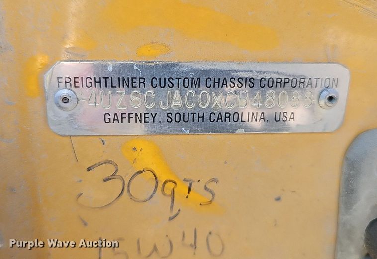 image for item DQ1194 1999 Freightliner FS65 Blue Bird  school bus