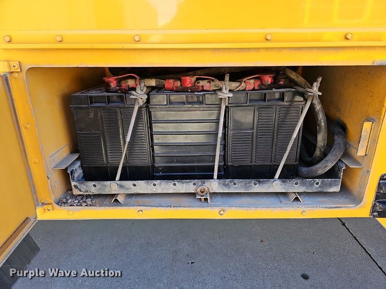 image for item DQ1195 1997 Ford Blue Bird M77239  school bus