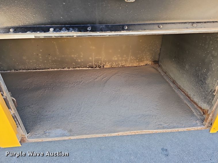 image for item DQ1195 1997 Ford Blue Bird M77239  school bus