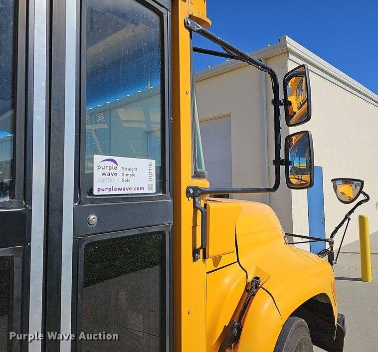 image for item DQ1195 1997 Ford Blue Bird M77239  school bus