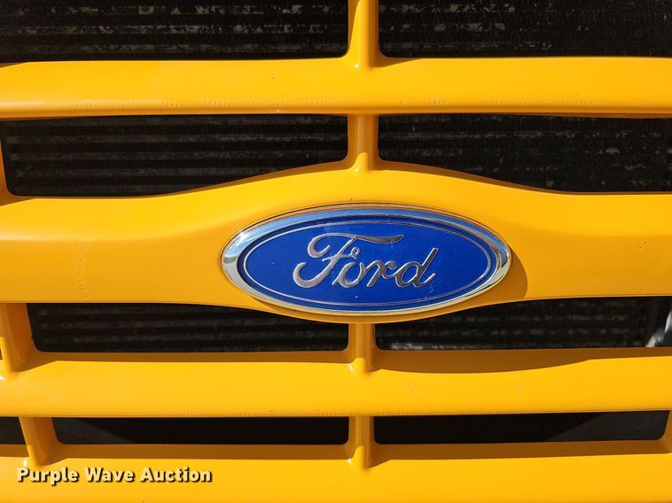 image for item DQ1195 1997 Ford Blue Bird M77239  school bus