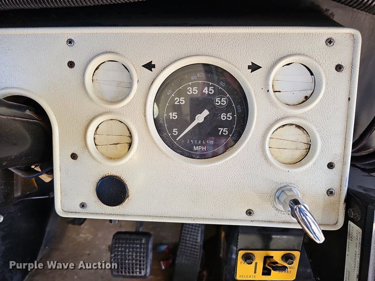 image for item DQ1195 1997 Ford Blue Bird M77239  school bus