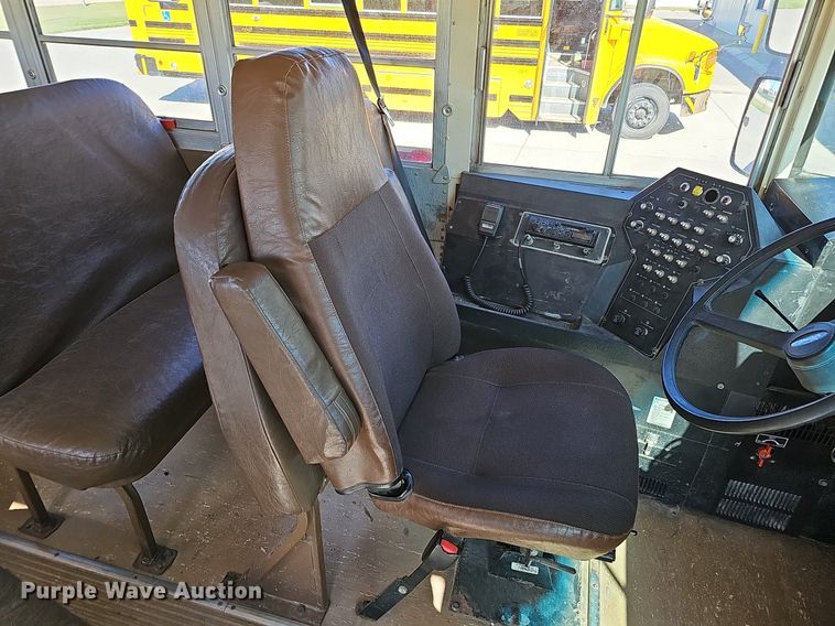 image for item DQ1195 1997 Ford Blue Bird M77239  school bus