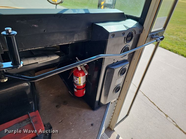 image for item DQ1195 1997 Ford Blue Bird M77239  school bus