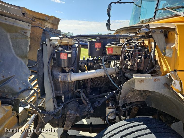 image for item DQ1195 1997 Ford Blue Bird M77239  school bus