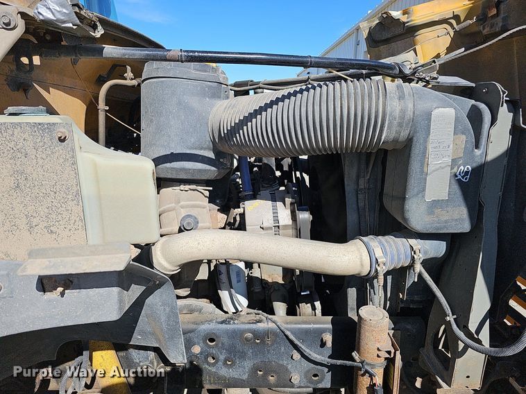 image for item DQ1195 1997 Ford Blue Bird M77239  school bus