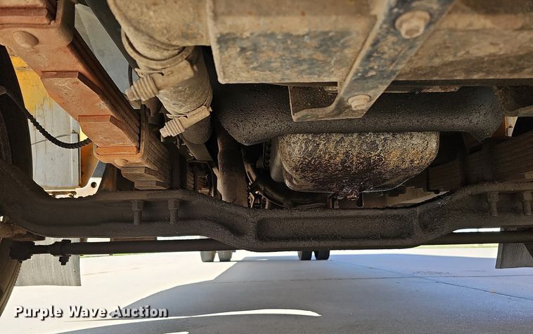 image for item DQ1195 1997 Ford Blue Bird M77239  school bus