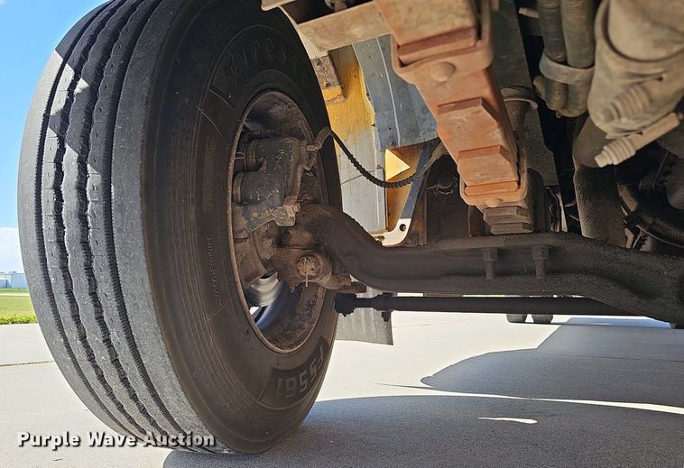 image for item DQ1195 1997 Ford Blue Bird M77239  school bus