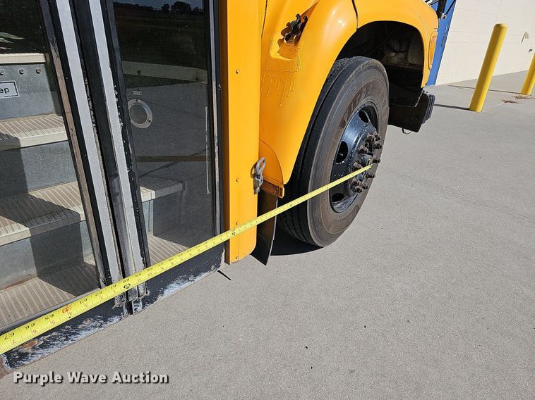 image for item DQ1195 1997 Ford Blue Bird M77239  school bus