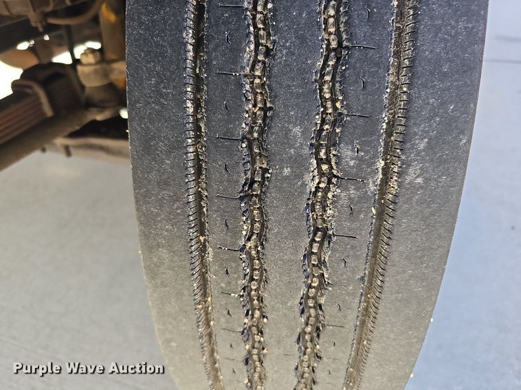 image for item DQ1195 1997 Ford Blue Bird M77239  school bus