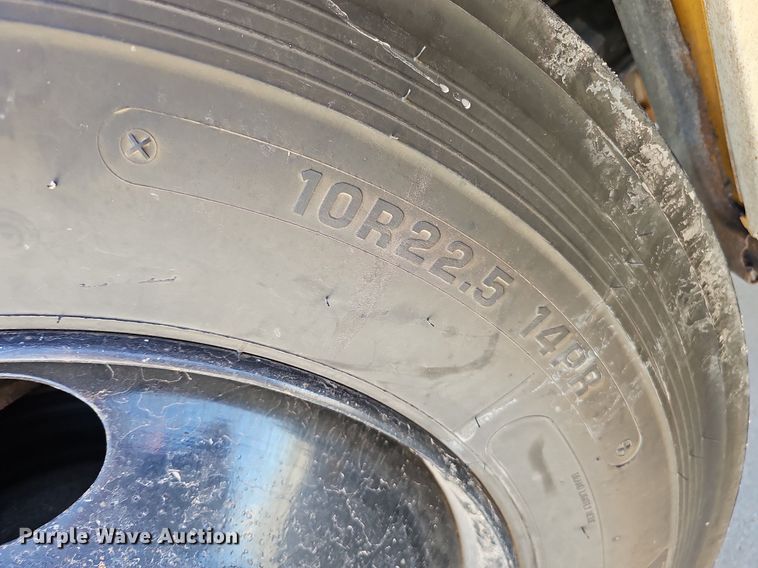 image for item DQ1195 1997 Ford Blue Bird M77239  school bus