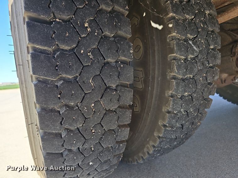 image for item DQ1195 1997 Ford Blue Bird M77239  school bus