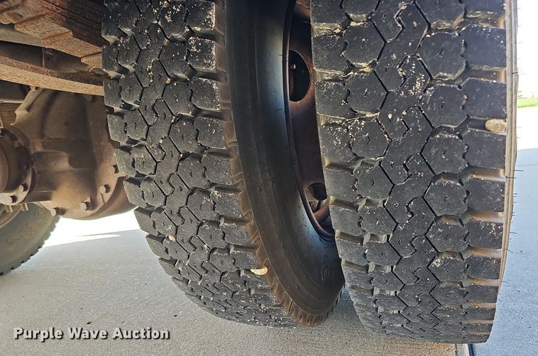 image for item DQ1195 1997 Ford Blue Bird M77239  school bus