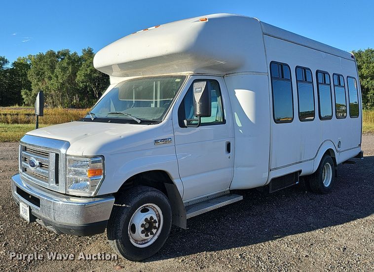 image for item DQ1196 2010 Ford E450 Super Duty  shuttle bus