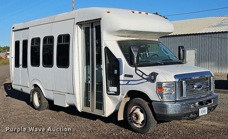 image for item DQ1196 2010 Ford E450 Super Duty  shuttle bus