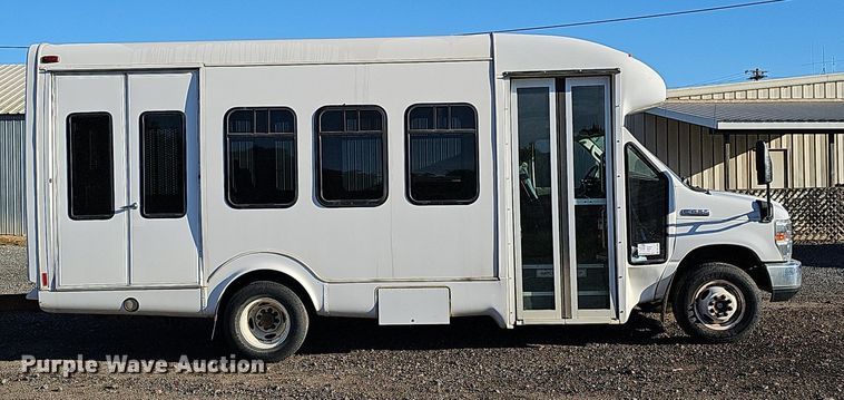 image for item DQ1196 2010 Ford E450 Super Duty  shuttle bus