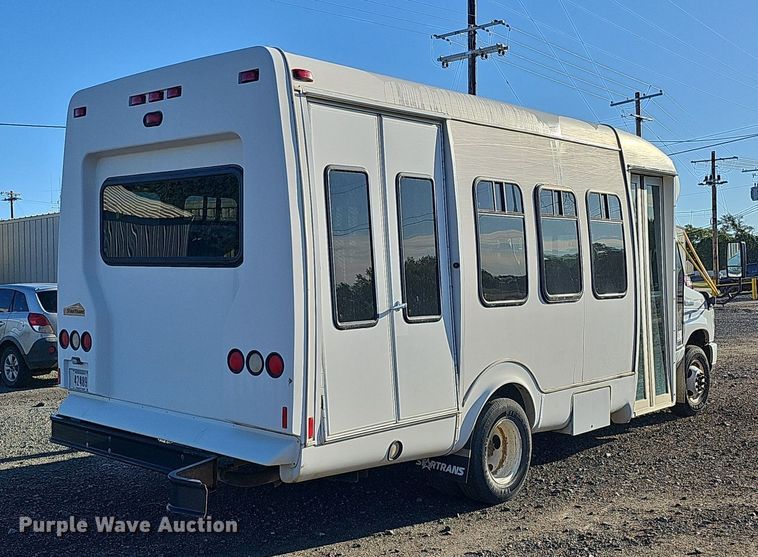 image for item DQ1196 2010 Ford E450 Super Duty  shuttle bus