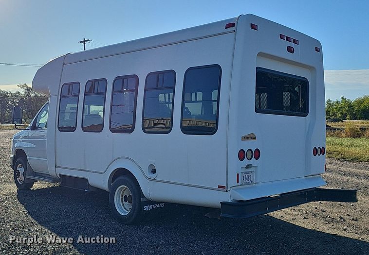 image for item DQ1196 2010 Ford E450 Super Duty  shuttle bus