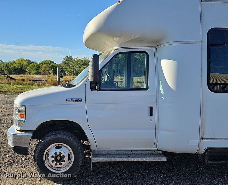 image for item DQ1196 2010 Ford E450 Super Duty  shuttle bus