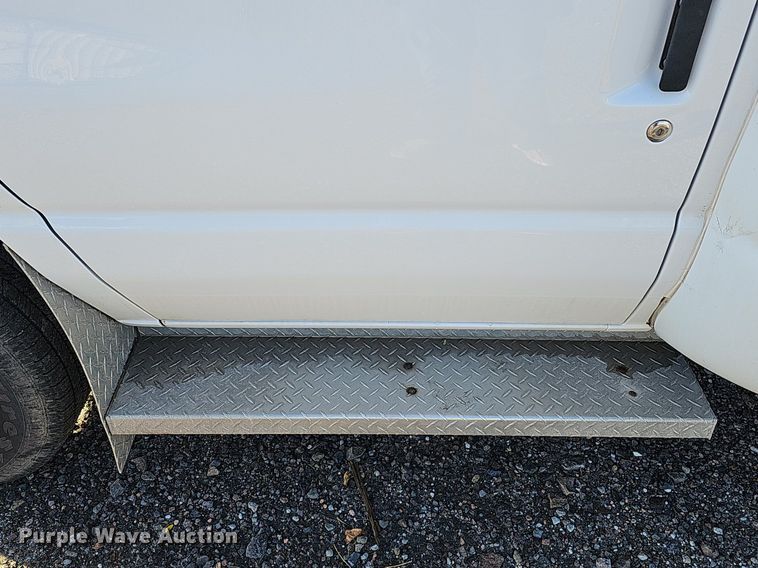 image for item DQ1196 2010 Ford E450 Super Duty  shuttle bus