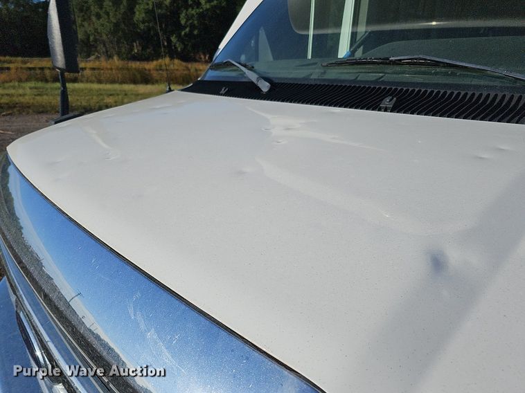 image for item DQ1196 2010 Ford E450 Super Duty  shuttle bus