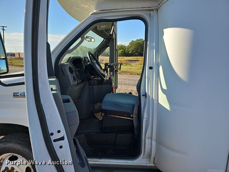 image for item DQ1196 2010 Ford E450 Super Duty  shuttle bus