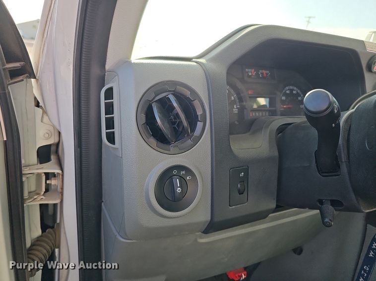 image for item DQ1196 2010 Ford E450 Super Duty  shuttle bus