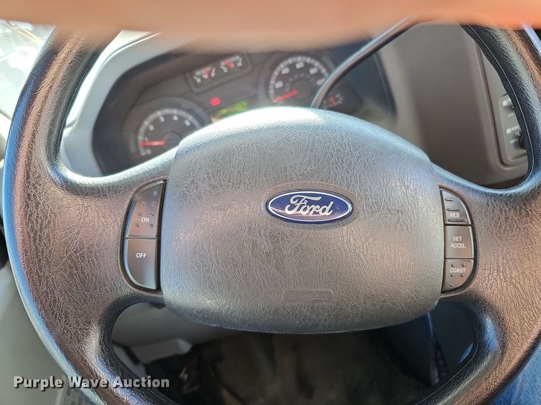 image for item DQ1196 2010 Ford E450 Super Duty  shuttle bus