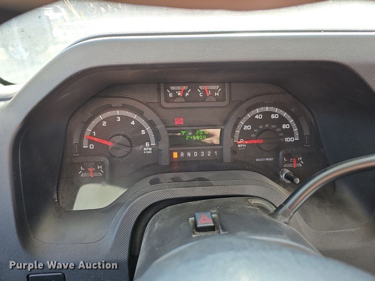 image for item DQ1196 2010 Ford E450 Super Duty  shuttle bus