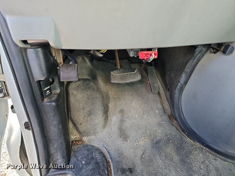 image for item DQ1196 2010 Ford E450 Super Duty  shuttle bus