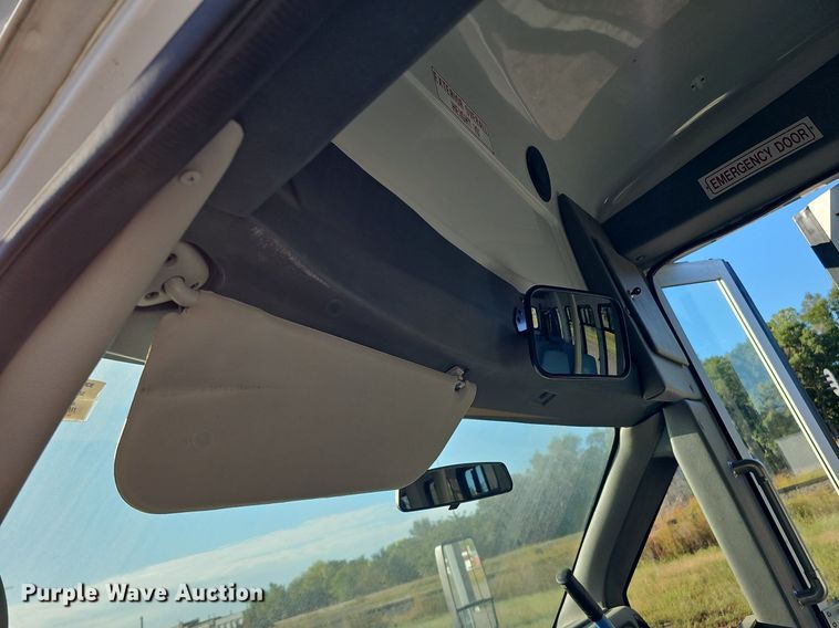 image for item DQ1196 2010 Ford E450 Super Duty  shuttle bus