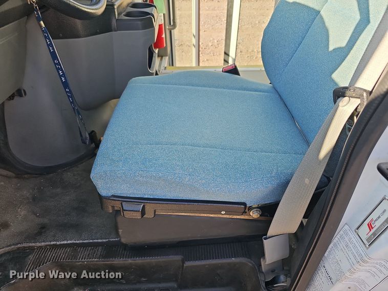 image for item DQ1196 2010 Ford E450 Super Duty  shuttle bus