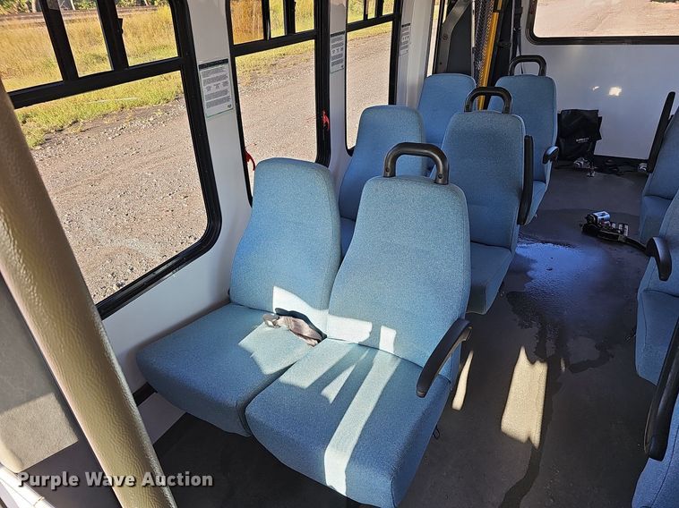 image for item DQ1196 2010 Ford E450 Super Duty  shuttle bus