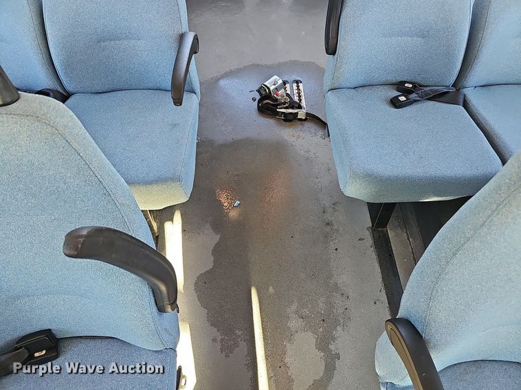 image for item DQ1196 2010 Ford E450 Super Duty  shuttle bus