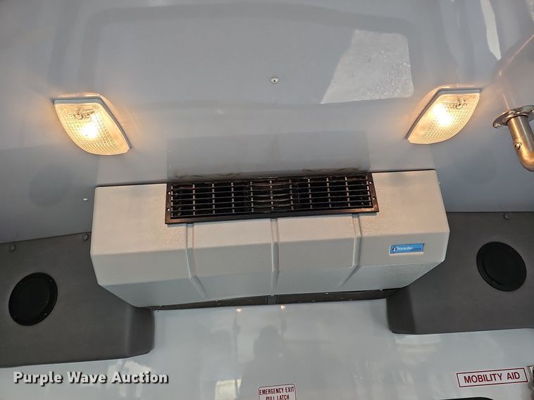 image for item DQ1196 2010 Ford E450 Super Duty  shuttle bus