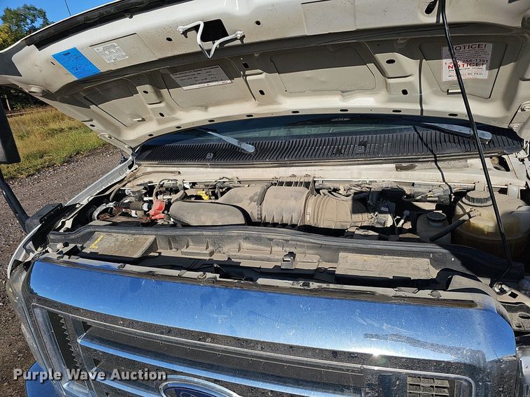 image for item DQ1196 2010 Ford E450 Super Duty  shuttle bus