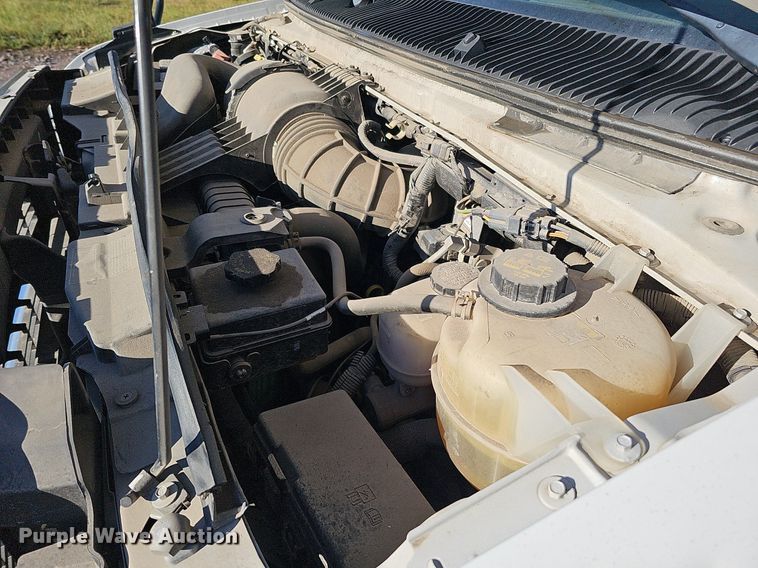 image for item DQ1196 2010 Ford E450 Super Duty  shuttle bus