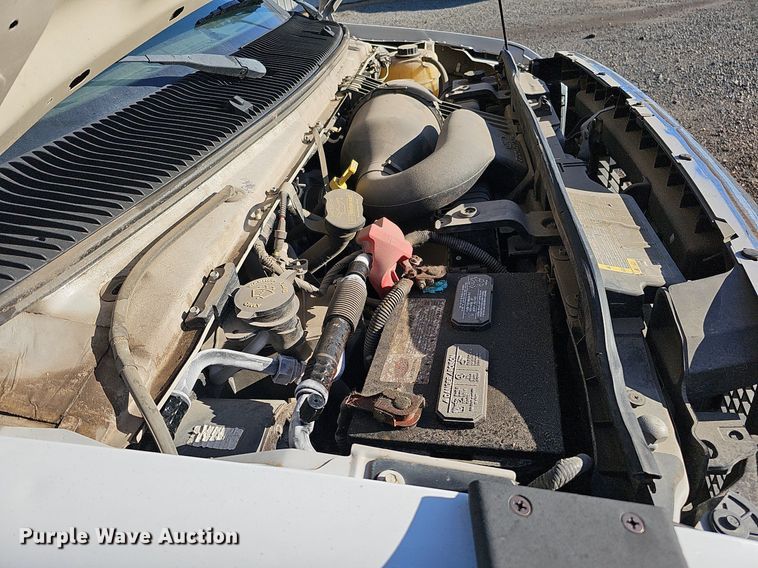 image for item DQ1196 2010 Ford E450 Super Duty  shuttle bus