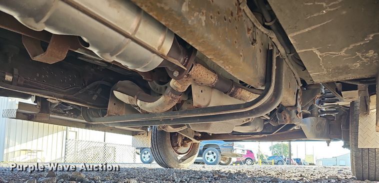 image for item DQ1196 2010 Ford E450 Super Duty  shuttle bus