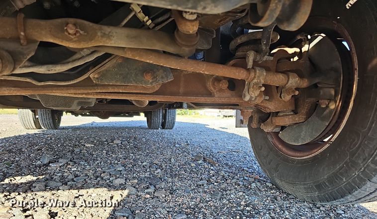 image for item DQ1196 2010 Ford E450 Super Duty  shuttle bus