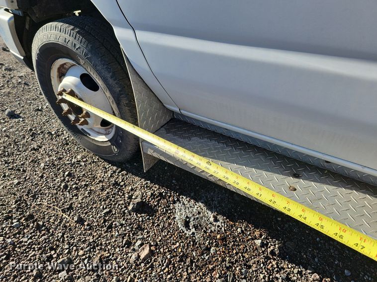 image for item DQ1196 2010 Ford E450 Super Duty  shuttle bus