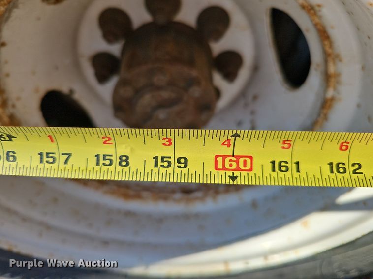 image for item DQ1196 2010 Ford E450 Super Duty  shuttle bus