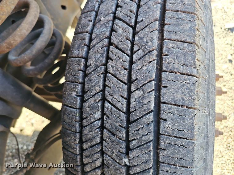 image for item DQ1196 2010 Ford E450 Super Duty  shuttle bus