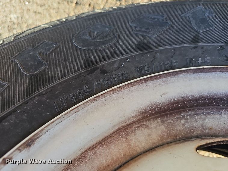 image for item DQ1196 2010 Ford E450 Super Duty  shuttle bus