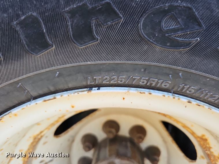 image for item DQ1196 2010 Ford E450 Super Duty  shuttle bus