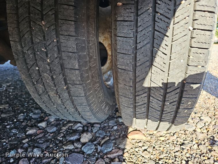 image for item DQ1196 2010 Ford E450 Super Duty  shuttle bus