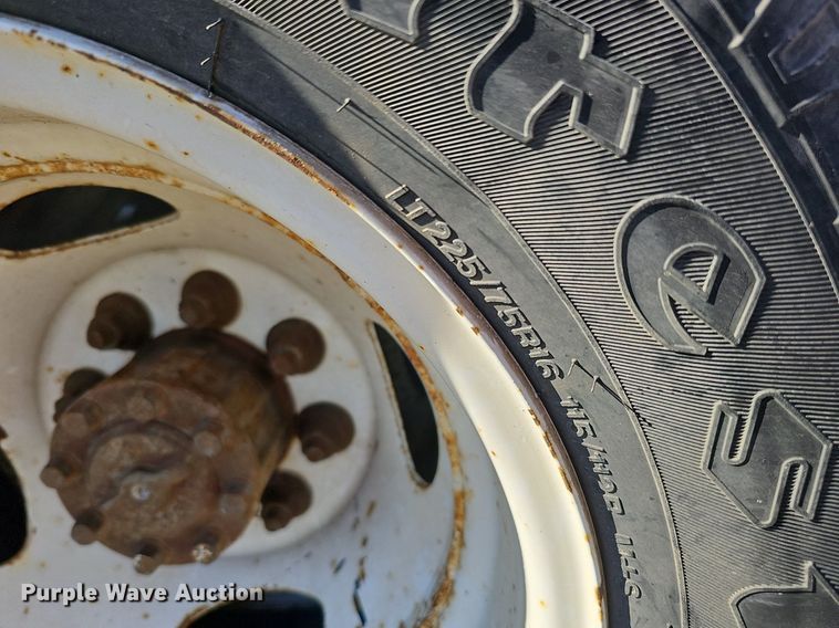 image for item DQ1196 2010 Ford E450 Super Duty  shuttle bus