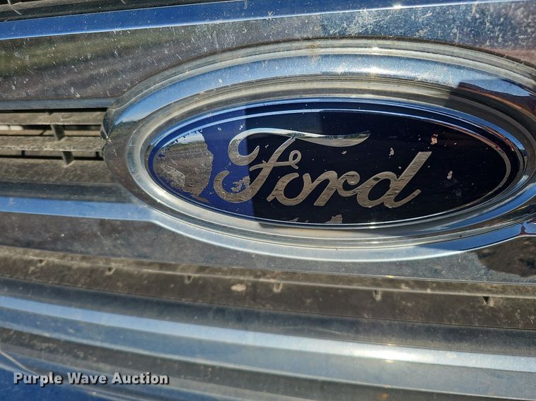 image for item DQ1196 2010 Ford E450 Super Duty  shuttle bus