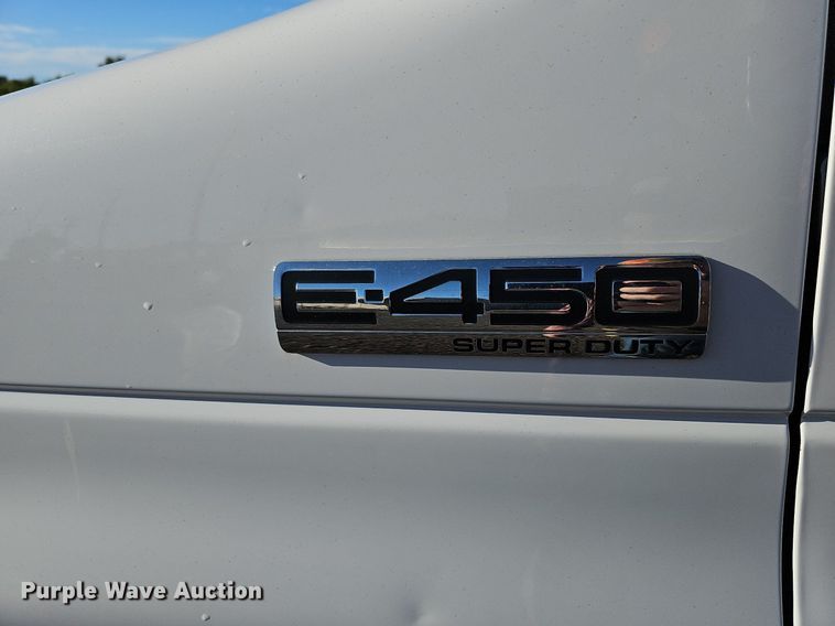 image for item DQ1196 2010 Ford E450 Super Duty  shuttle bus